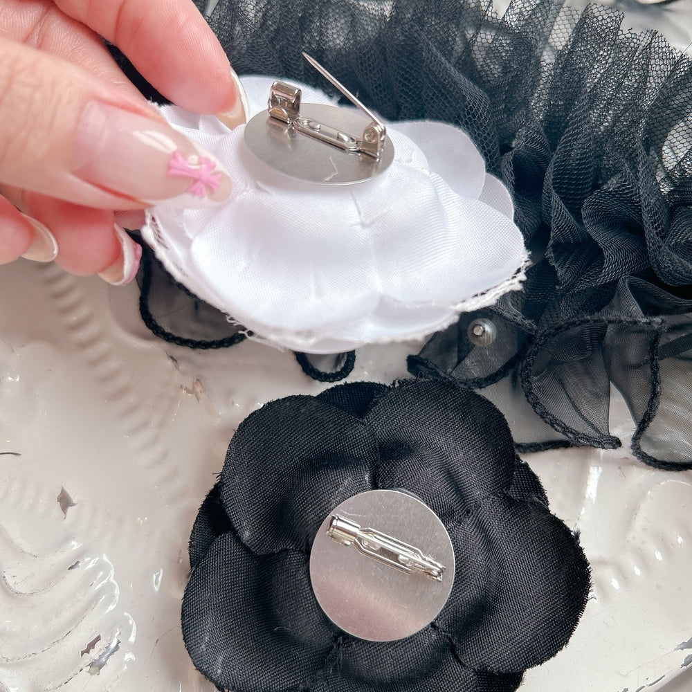 ブローチ Lacy Emma