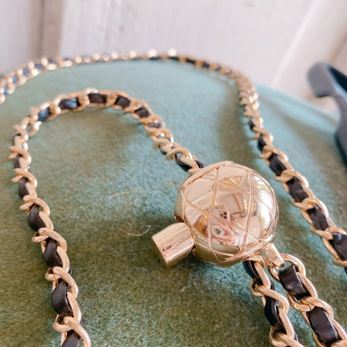 チェーンスマホケース Lady Chic