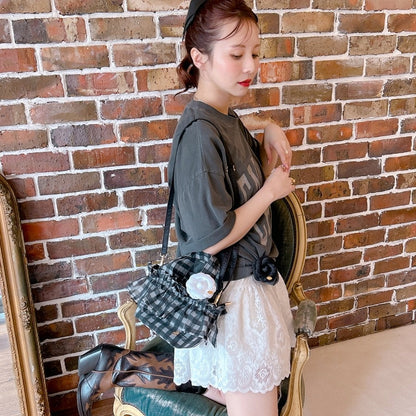 ブローチ Lacy Emma