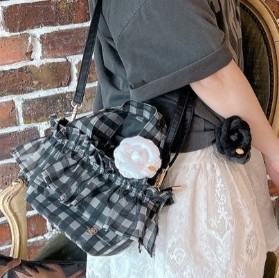 ブローチ Lacy Emma