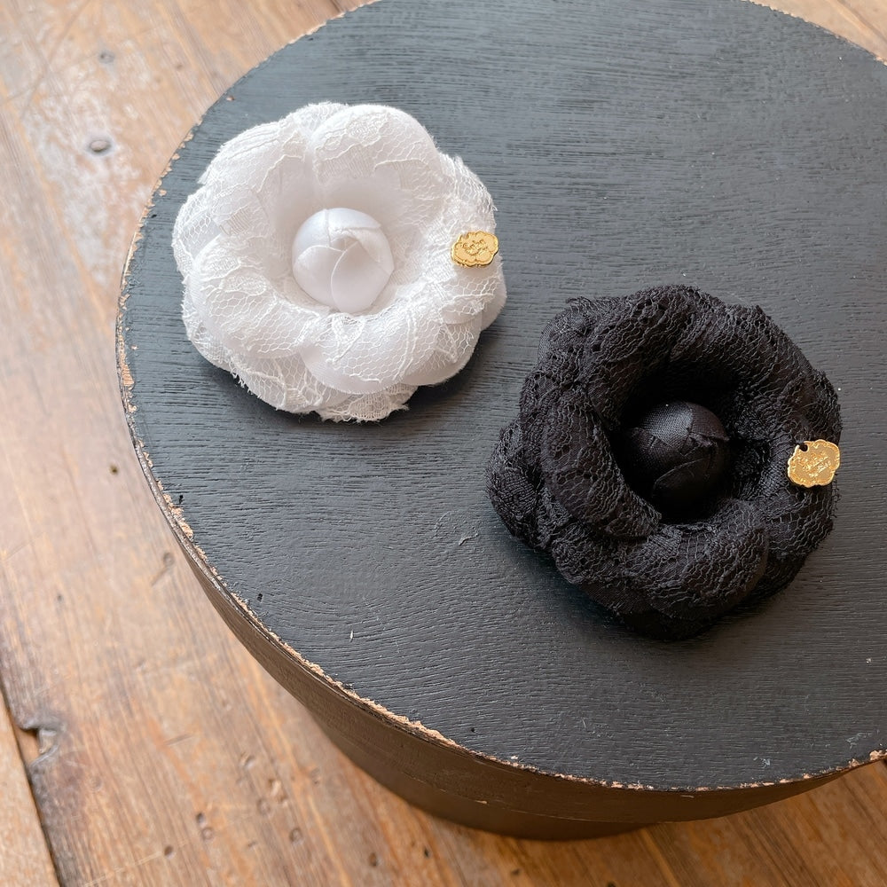 ブローチ Lacy Emma