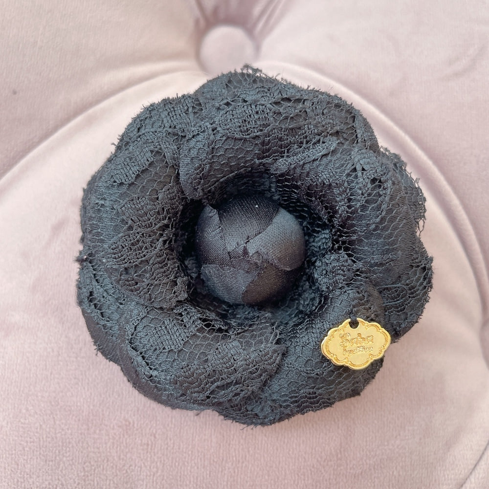 ブローチ Lacy Emma