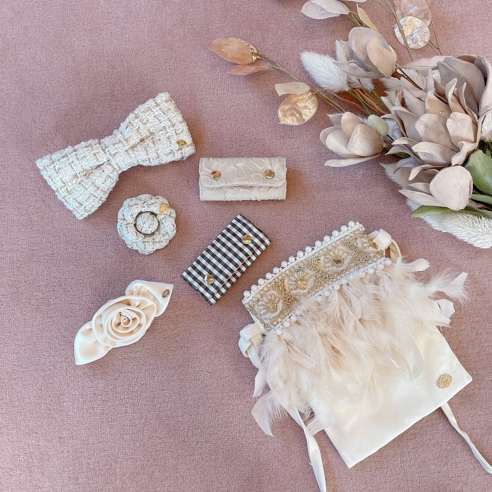 ミニサコッシュ Wintry Meghan アイボリー＆ホワイト