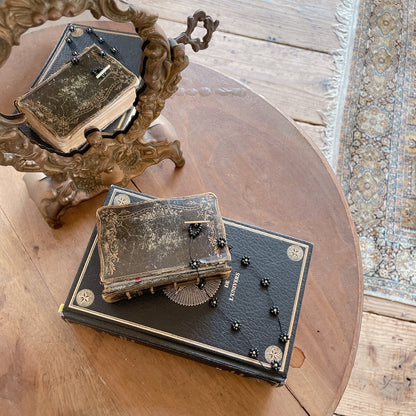 Noir Daisyチョーカー